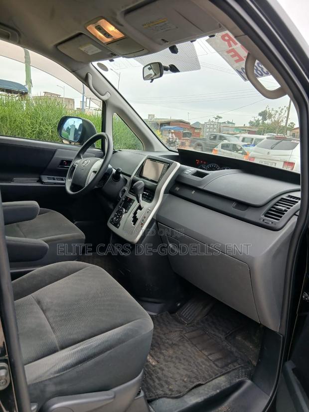 Toyota Voxy X L Edition 2WD 8-Seater 2012 Black