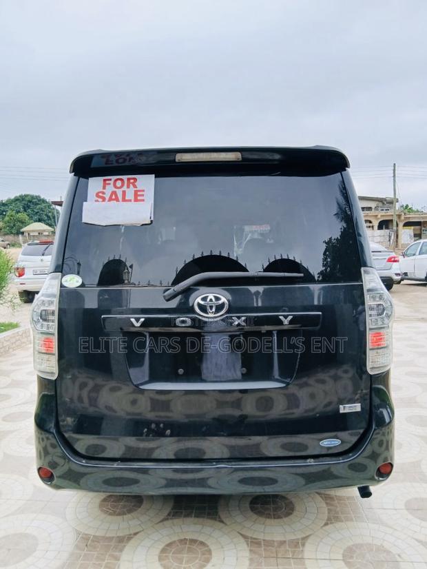 Toyota Voxy X L Edition 2WD 8-Seater 2012 Black