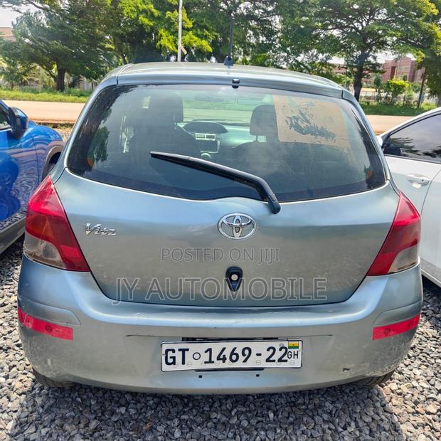 Toyota Vitz 1.3 FWD 3dr 2010 Silver