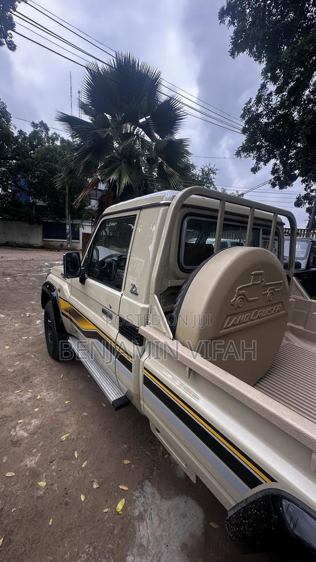 Toyota Land Cruiser 2022 Brown