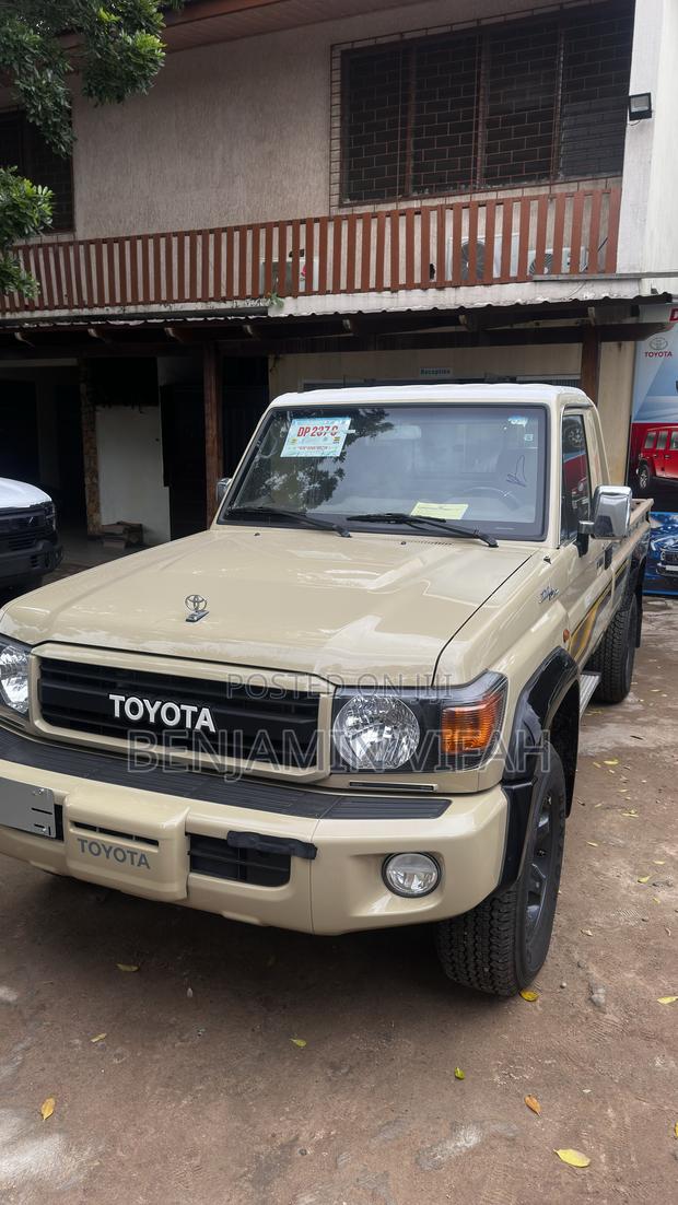 Toyota Land Cruiser 2022 Brown