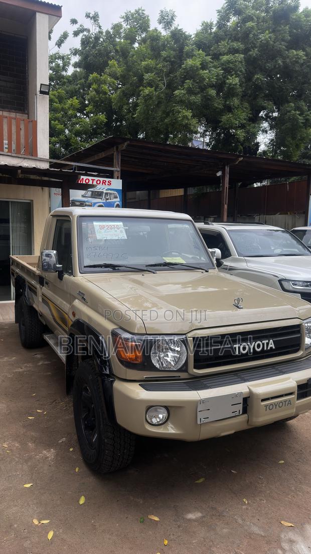Toyota Land Cruiser 2022 Brown