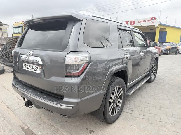Toyota 4-Runner Limited 4dr 4x4 (4.0L 6cyl 5A) 2017 Gray