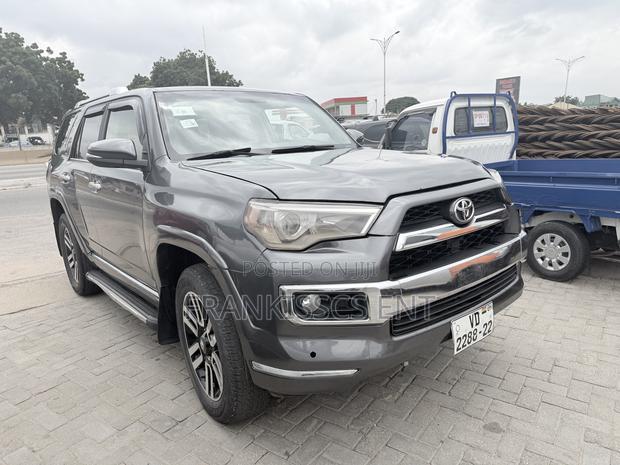 Toyota 4-Runner Limited 4dr 4x4 (4.0L 6cyl 5A) 2017 Gray