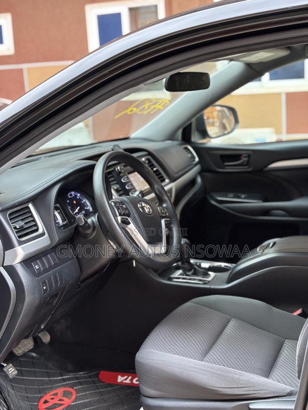 Toyota Highlander LE 4x2 (2.7L 4cyl 6A) 2018 Black