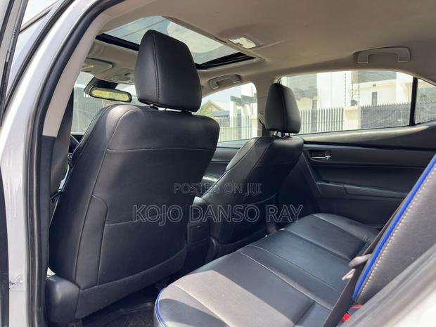 Toyota Corolla XSE 4dr Sedan (1.8L 4cyl CVT) 2017 White