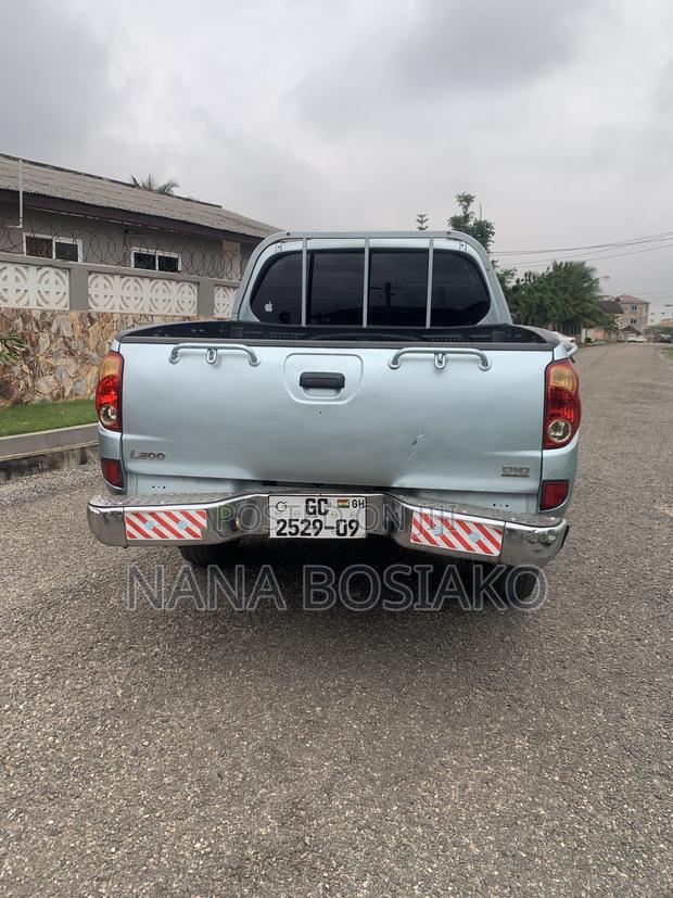 Mitsubishi L200 2010 Blue