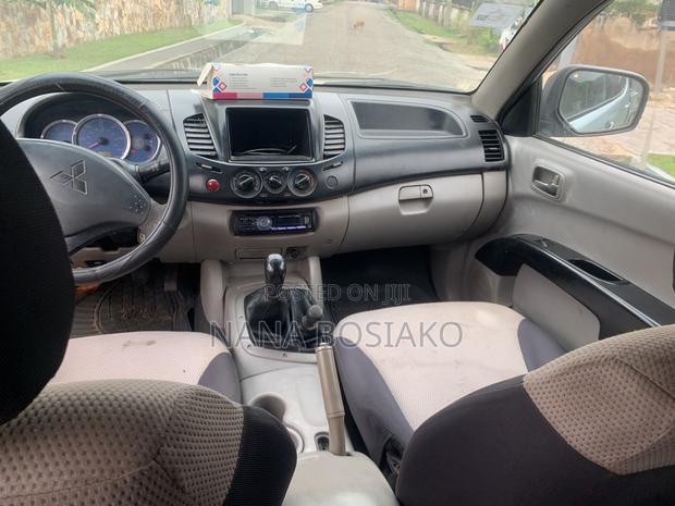 Mitsubishi L200 2010 Blue