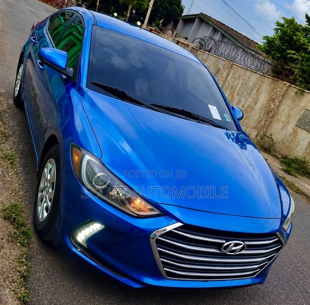Hyundai Elantra Limited Sedan FWD (2.0L 4cyl 6A) 2017 Blue