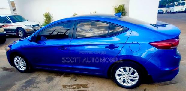 Hyundai Elantra Limited Sedan FWD (2.0L 4cyl 6A) 2017 Blue