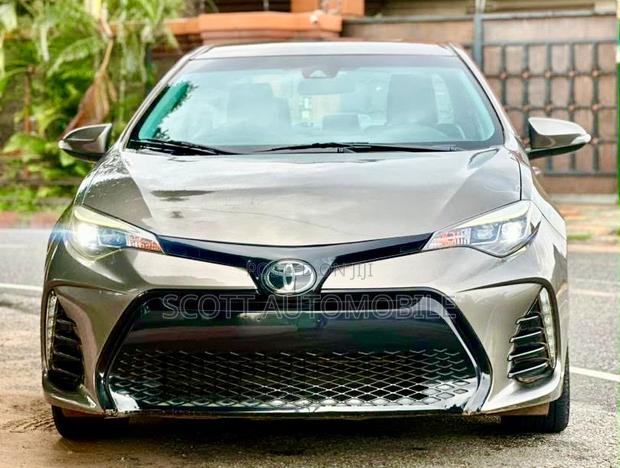 Toyota Corolla SE 4dr Sedan (1.8L 4cyl CVT) 2017