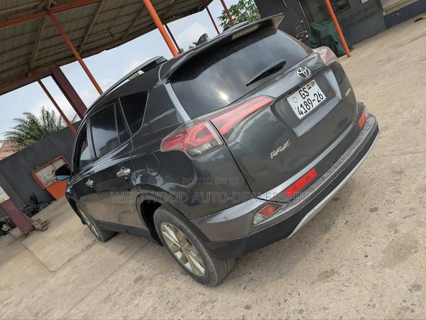Toyota RAV4 Limited FWD (2.5L 4cyl 6A) 2016 Gray