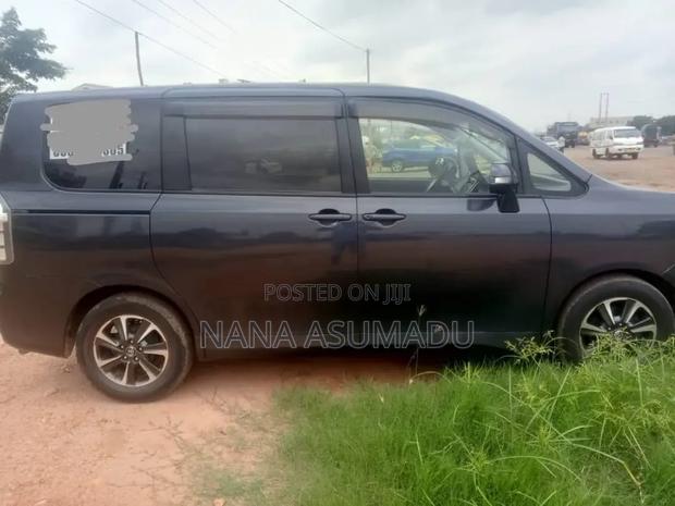 Toyota Voxy 2012 Black