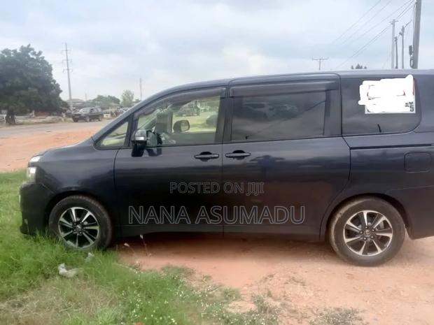 Toyota Voxy 2012 Black