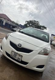 Toyota Yaris Base Sedan 4dr 2011 White for sale