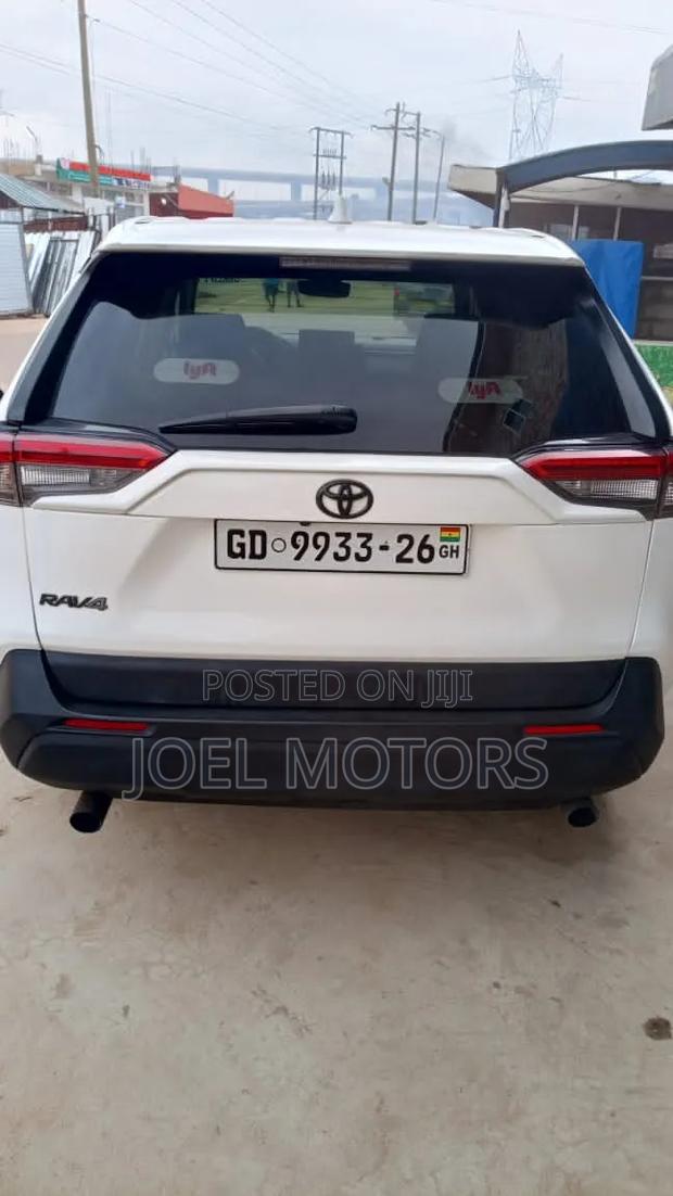 Toyota RAV4 2022 White
