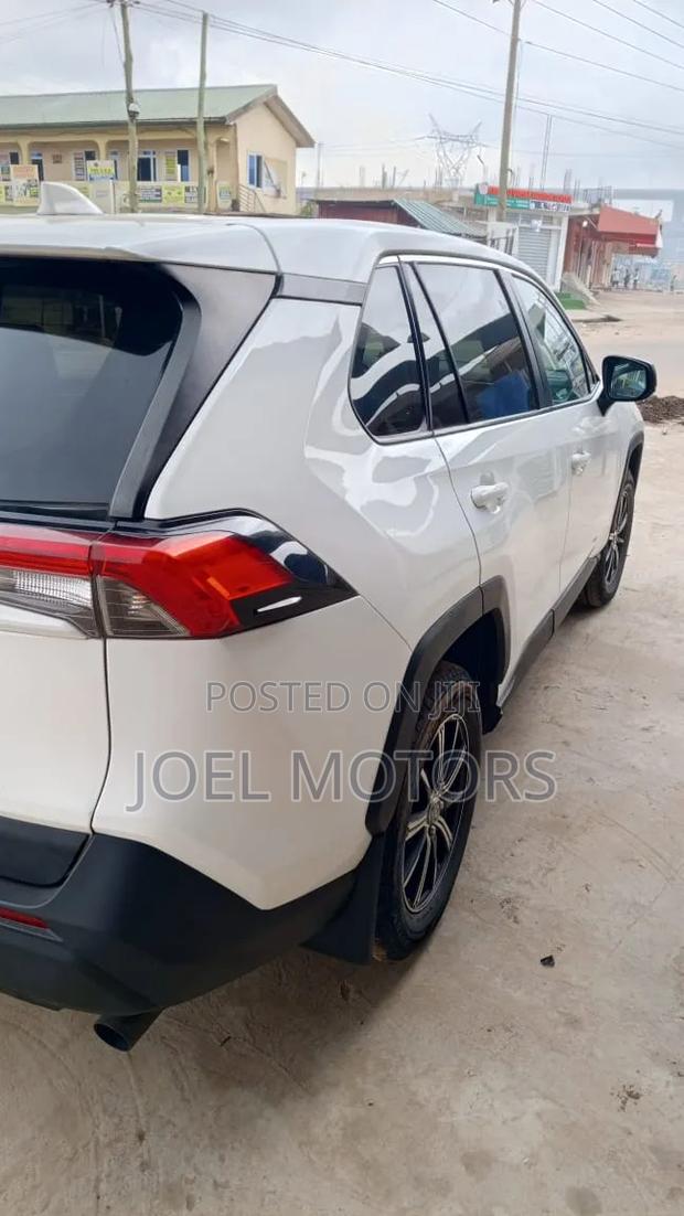 Toyota RAV4 2022 White