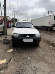 Mitsubishi L200 2013 White for sale