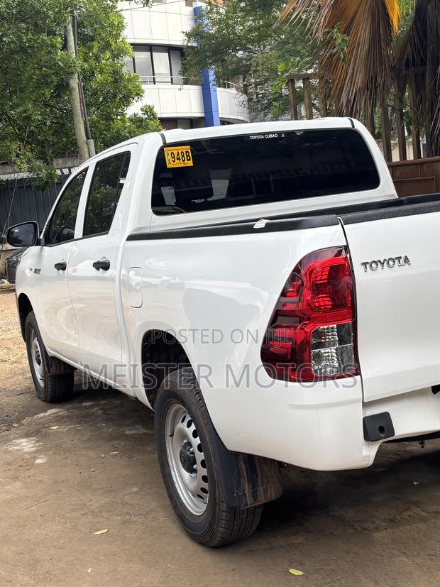 New Toyota Hilux 2025 White