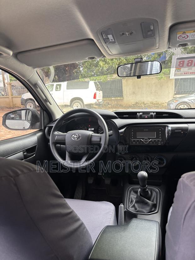 New Toyota Hilux 2025 White