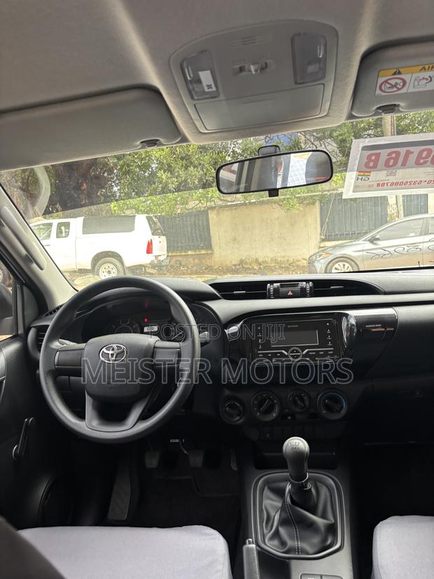 New Toyota Hilux 2025 White