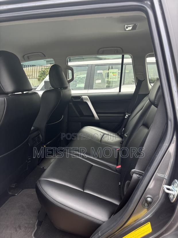 Toyota Land Cruiser Prado 2022 Gray
