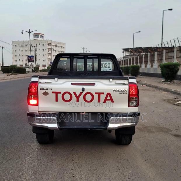Toyota Hilux 2020 White