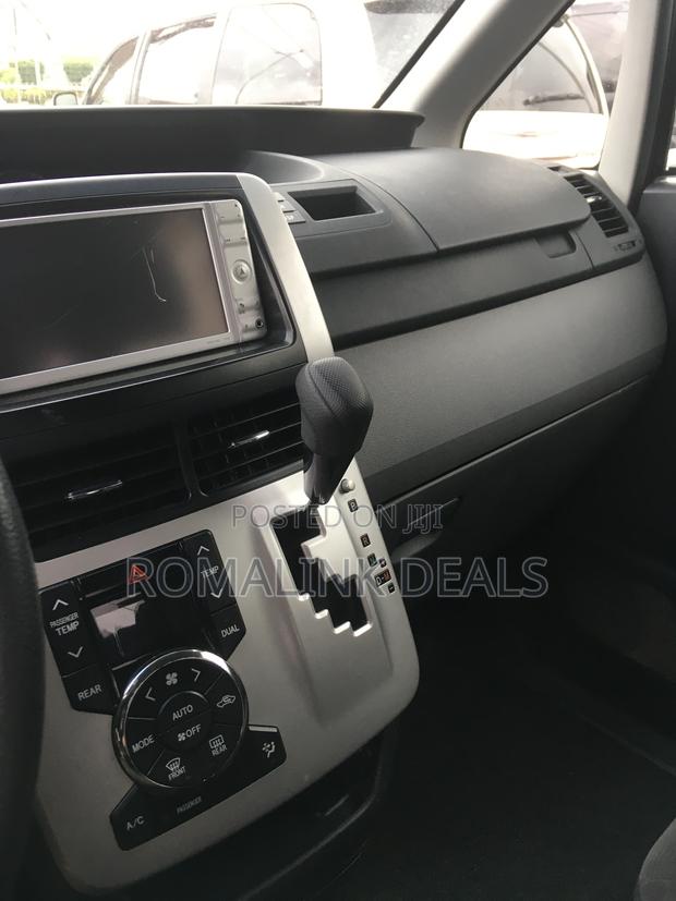Toyota Voxy 2011 Black