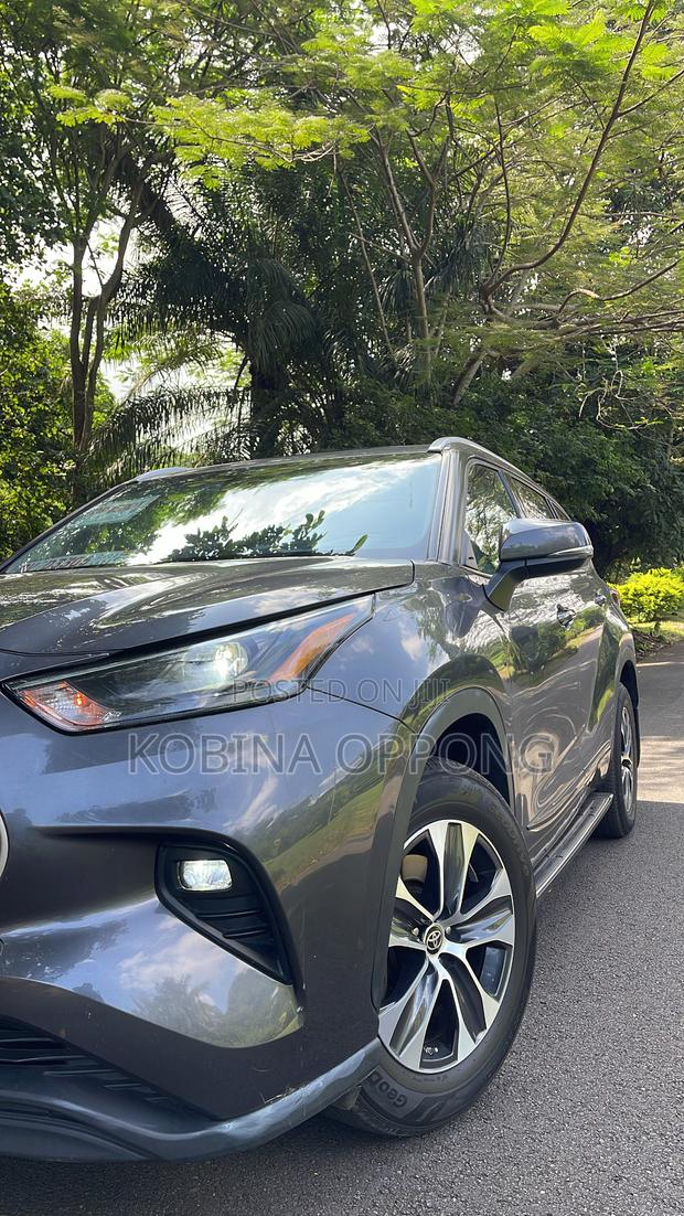 Toyota Highlander XLE 2022 Gray