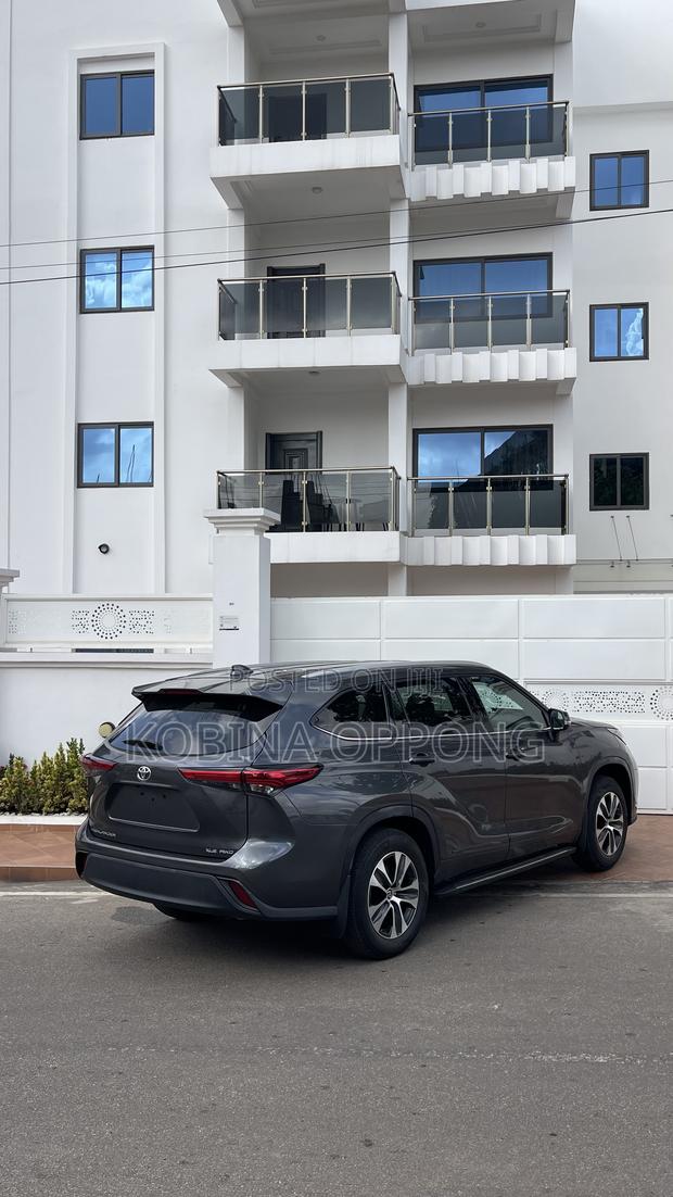 Toyota Highlander XLE 2022 Gray