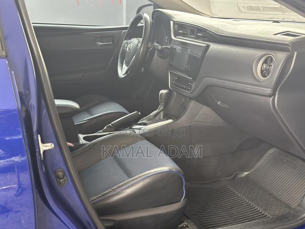 Toyota Corolla SE (1.8L 4cyl 6M) 2018 Blue