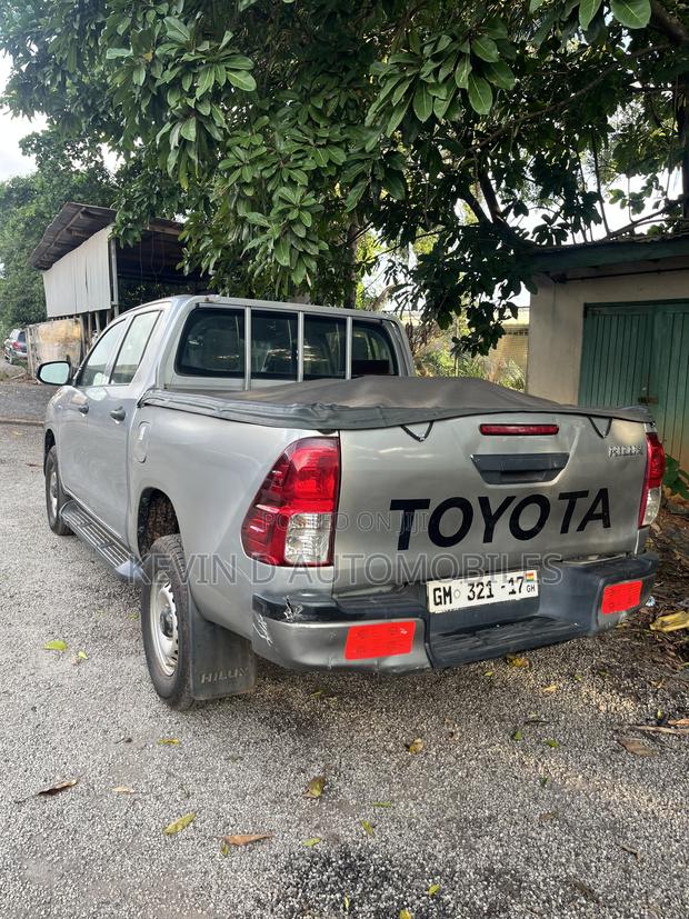 Toyota Hilux Revo Double Cab Petrol 2.7 AWD 2017 Gray