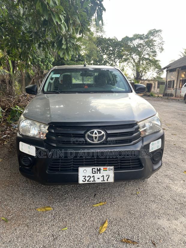 Toyota Hilux Revo Double Cab Petrol 2.7 AWD 2017 Gray