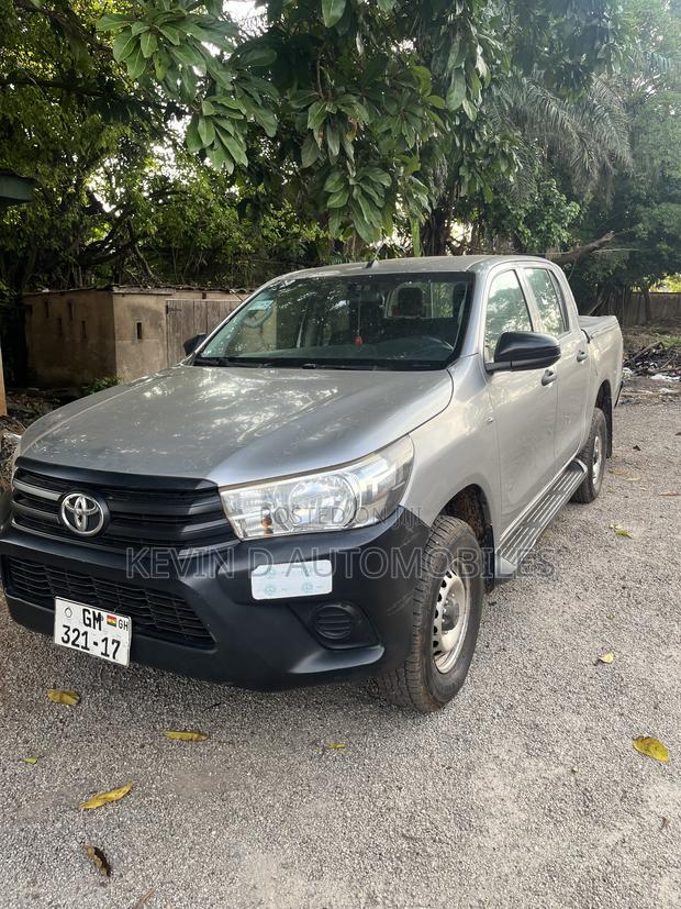 Toyota Hilux Revo Double Cab Petrol 2.7 AWD 2017 Gray