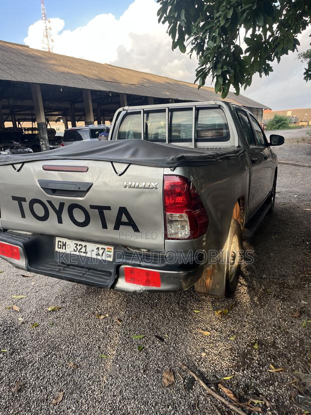Toyota Hilux Revo Double Cab Petrol 2.7 AWD 2017 Gray