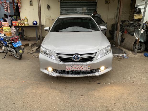 Toyota Camry Hybrid 2023 Silver