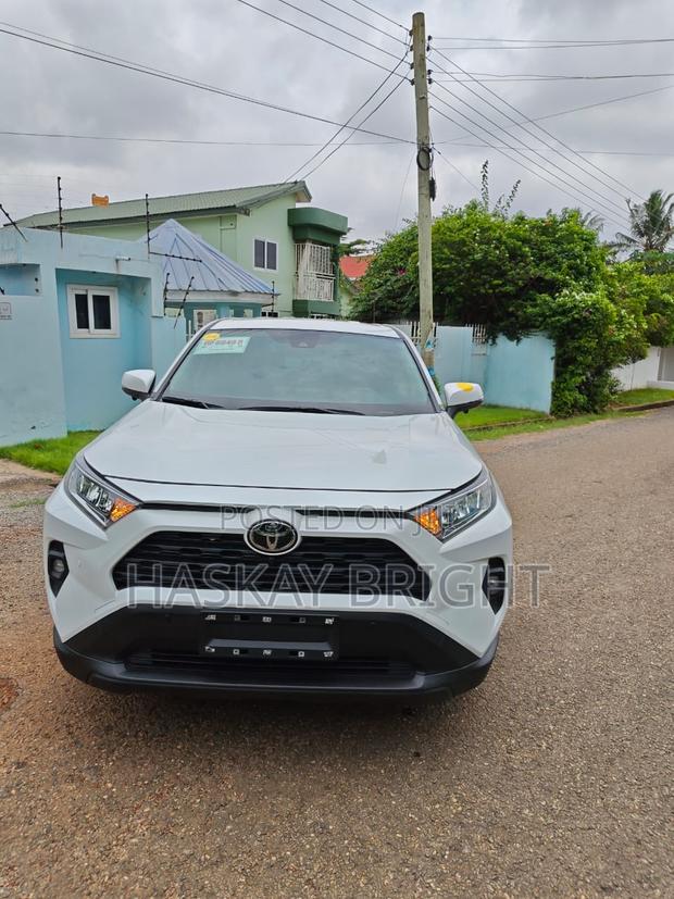 Toyota RAV4 2025 White