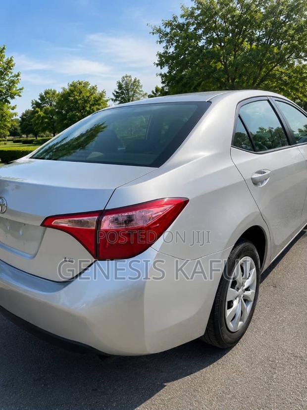 Toyota Corolla LE Eco (1.8L 4cyl 2A) 2018 Gray