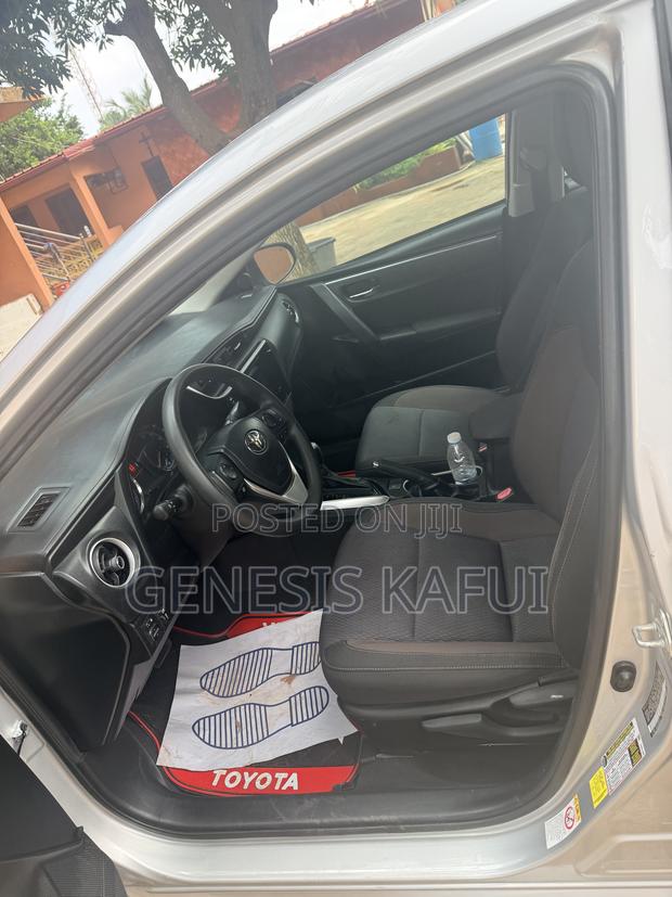 Toyota Corolla LE Eco (1.8L 4cyl 2A) 2018 Gray