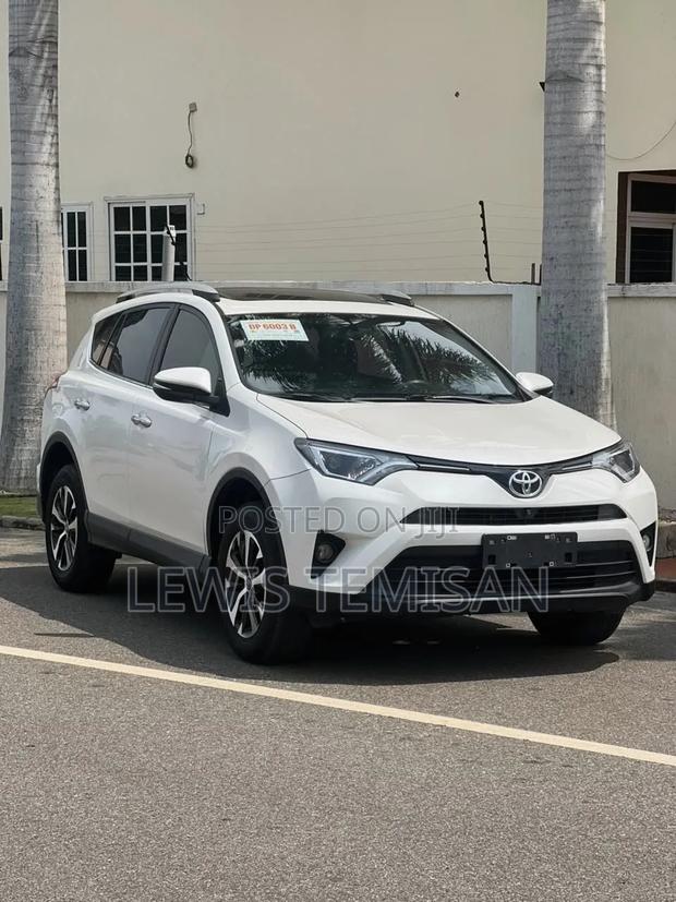 Toyota RAV4 2018 White
