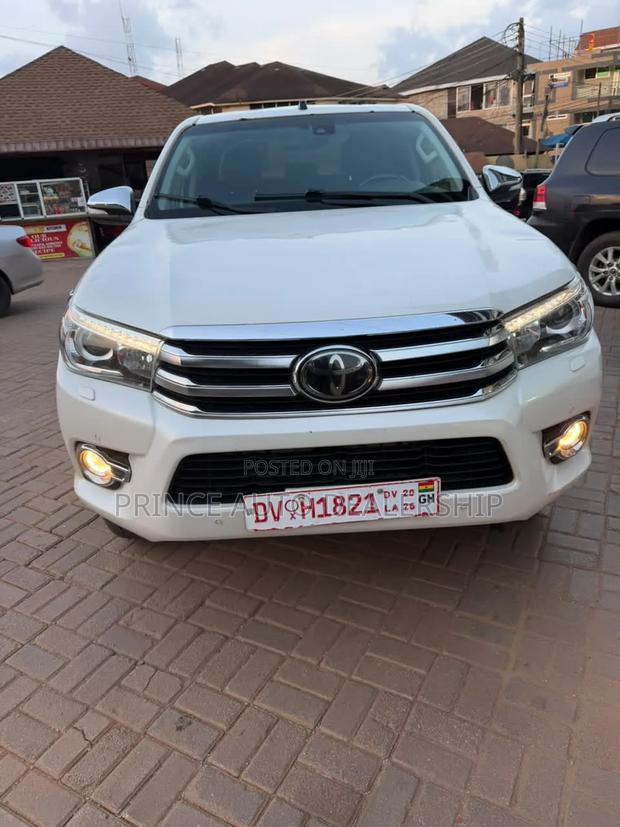 Toyota Hilux 2017 White