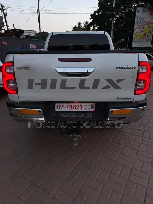 Toyota Hilux 2017 White