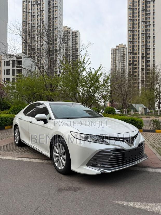 Toyota Camry 2018 White