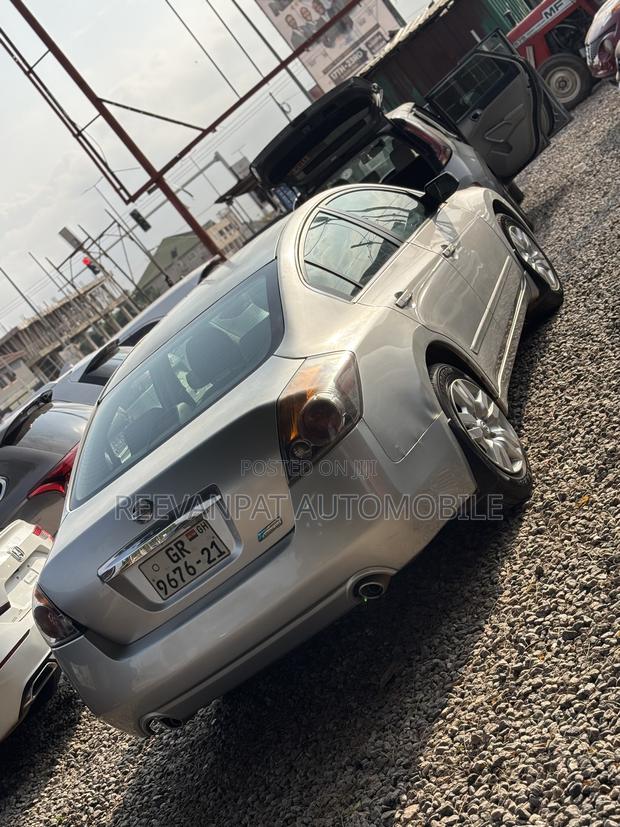 Nissan Altima 2012 Silver