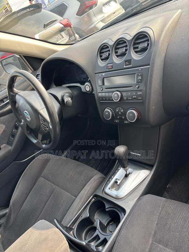 Nissan Altima 2012 Silver