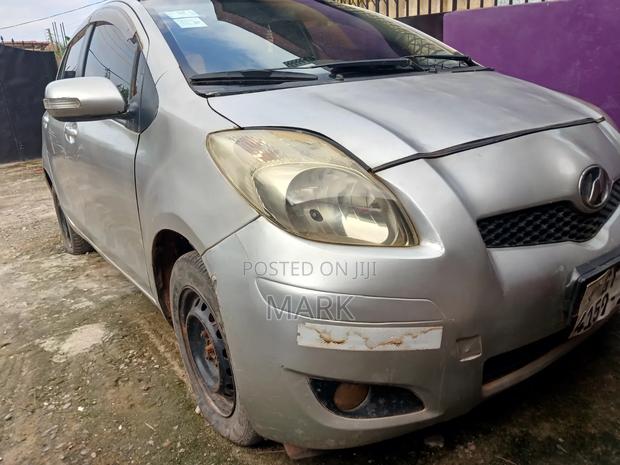 Toyota Vitz 2010 Gray