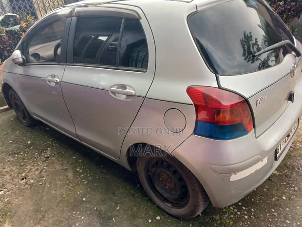 Toyota Vitz 2010 Gray