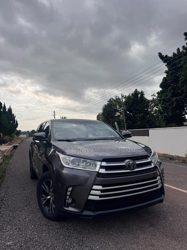 Toyota Highlander LE 4x2 (2.7L 4cyl 6A) 2018 Gray