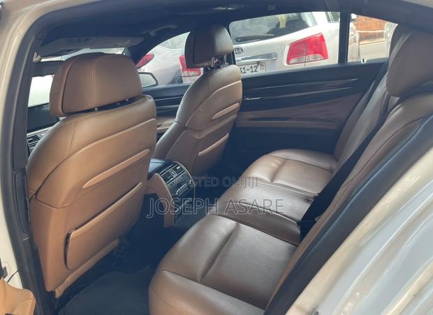 BMW 7 Series 730Li 2011