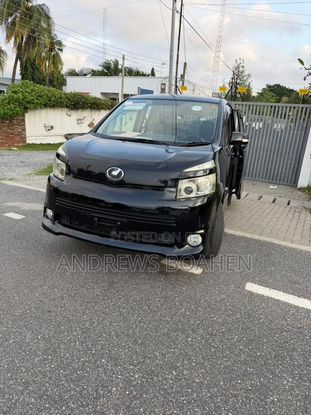 Toyota Voxy 2011 Black